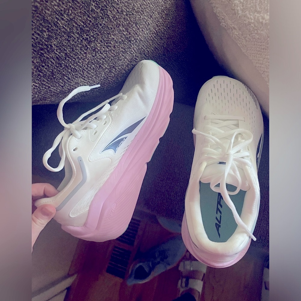 ALTRA Women's AL0A82CR VIA Olympus Road Running Shoe, Orchid